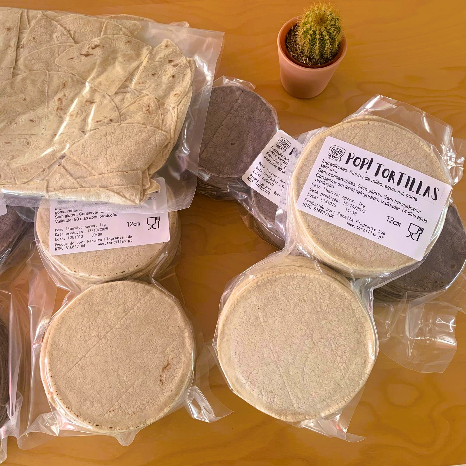 Quesadillas feitas com massa de milho azul